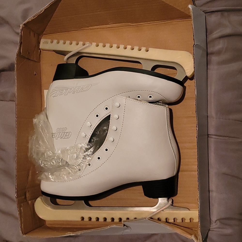 Size 8 Lake Placid "Gliders" Ice Skates